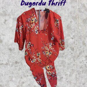 Woman's NWT's Medium Bluetime Floral Tunic